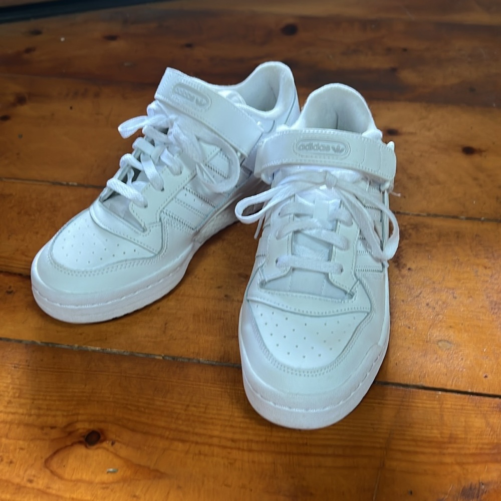 adidas Forum Low Men’s 7 (Women’s 8) White Gently Used